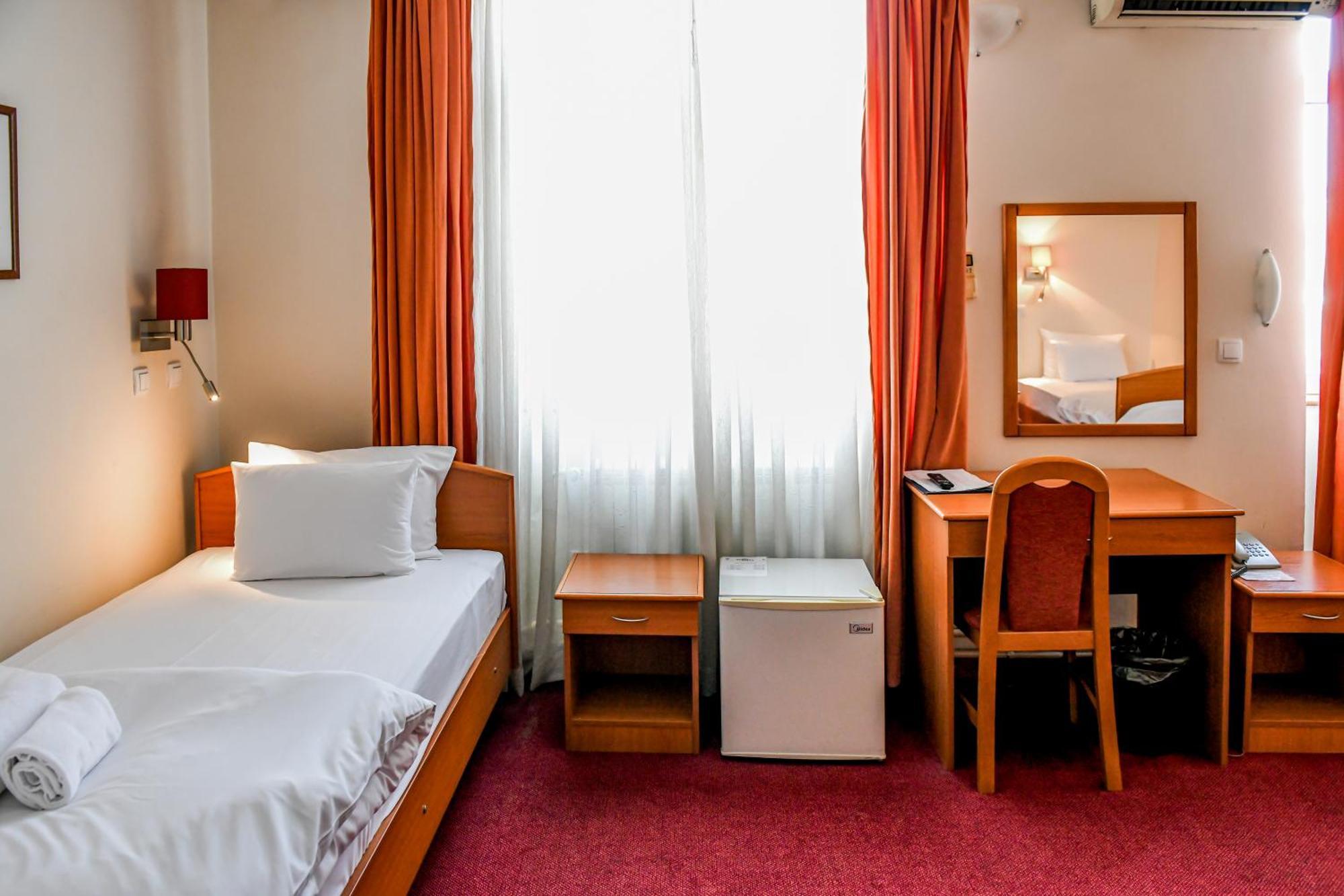 Hotel Fontana Bačka Palanka Dış mekan fotoğraf